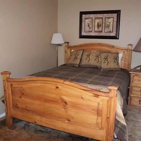 Claim Jumper Townhouse 16 - On The River - Across From The Fishing Ponds - In Town - Near The Ski Area - Fireplace - Wifi - Sate Red River Kültér fotó