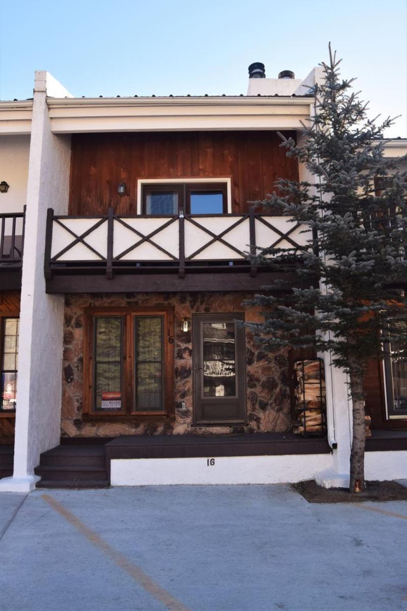 Claim Jumper Townhouse 16 - On The River - Across From The Fishing Ponds - In Town - Near The Ski Area - Fireplace - Wifi - Sate Red River Kültér fotó