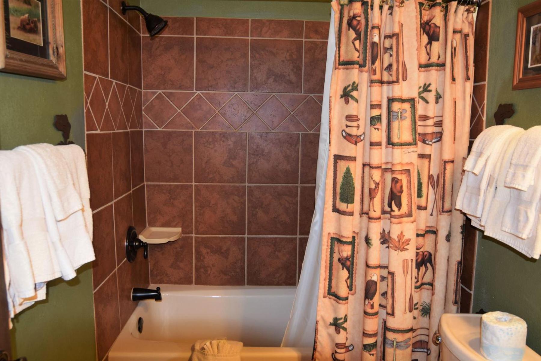 Claim Jumper Townhouse 16 - On The River - Across From The Fishing Ponds - In Town - Near The Ski Area - Fireplace - Wifi - Sate Red River Kültér fotó