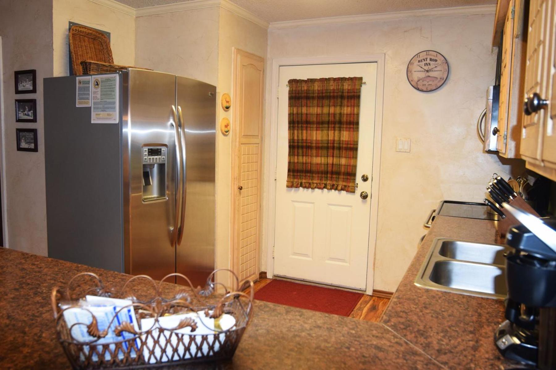 Claim Jumper Townhouse 16 - On The River - Across From The Fishing Ponds - In Town - Near The Ski Area - Fireplace - Wifi - Sate Red River Kültér fotó